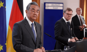 乌克兰逮捕两名中国人，涉嫌窃取机密导弹技术？搞政治宣传工具，也要尊重客观真相