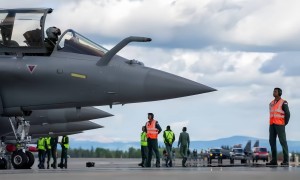 印度宣布击落4架F-16战机：不接受失败，4000亿购买140架隐身战机
