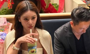 汪小菲夫妇参加电影节晚宴，王中磊搂马筱梅细腰，汪小菲被美女围堵