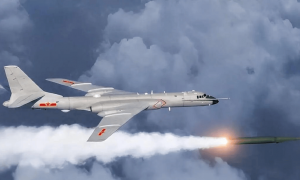 中国轰炸机，第一次能打到北美！轰6一起飞，美国本土都要战备