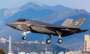 歼35能否击败F35C？美媒对比后声称：7大项目4项领先2项落后