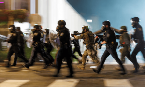 特朗普下令出兵波特兰：必要时可动用全部武力