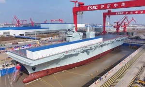 076型两栖攻击舰，采用电磁弹射，比航母更好的夺岛利器