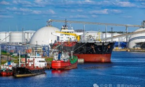 击中俄第二大炼油厂，又一个大油港被炸停：西方担忧乌克兰炸太猛