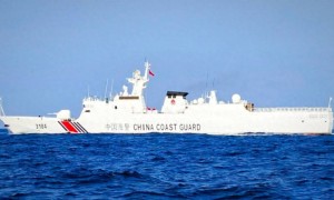 黄岩岛凌晨传来捷报，中方顺利完成清场并驱离，菲律宾无奈选择撤退