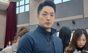 为什么蒋万安在九三阅兵前后，展示出如此徘徊矛盾的行为？