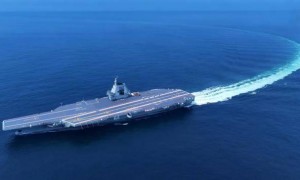 福建舰挺进台湾海峡，高市早苗突然改口了：美国才是“存亡危机”