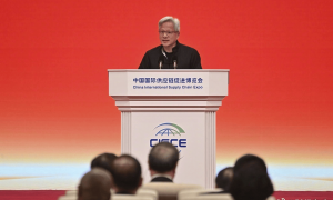 黄仁勋：华为芯片在AI训练中取代英伟达只是时间问题，希望让更先进的芯片进入中国