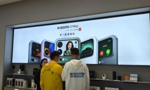 抢首发、卷价格，国产手机上演“十月围城”